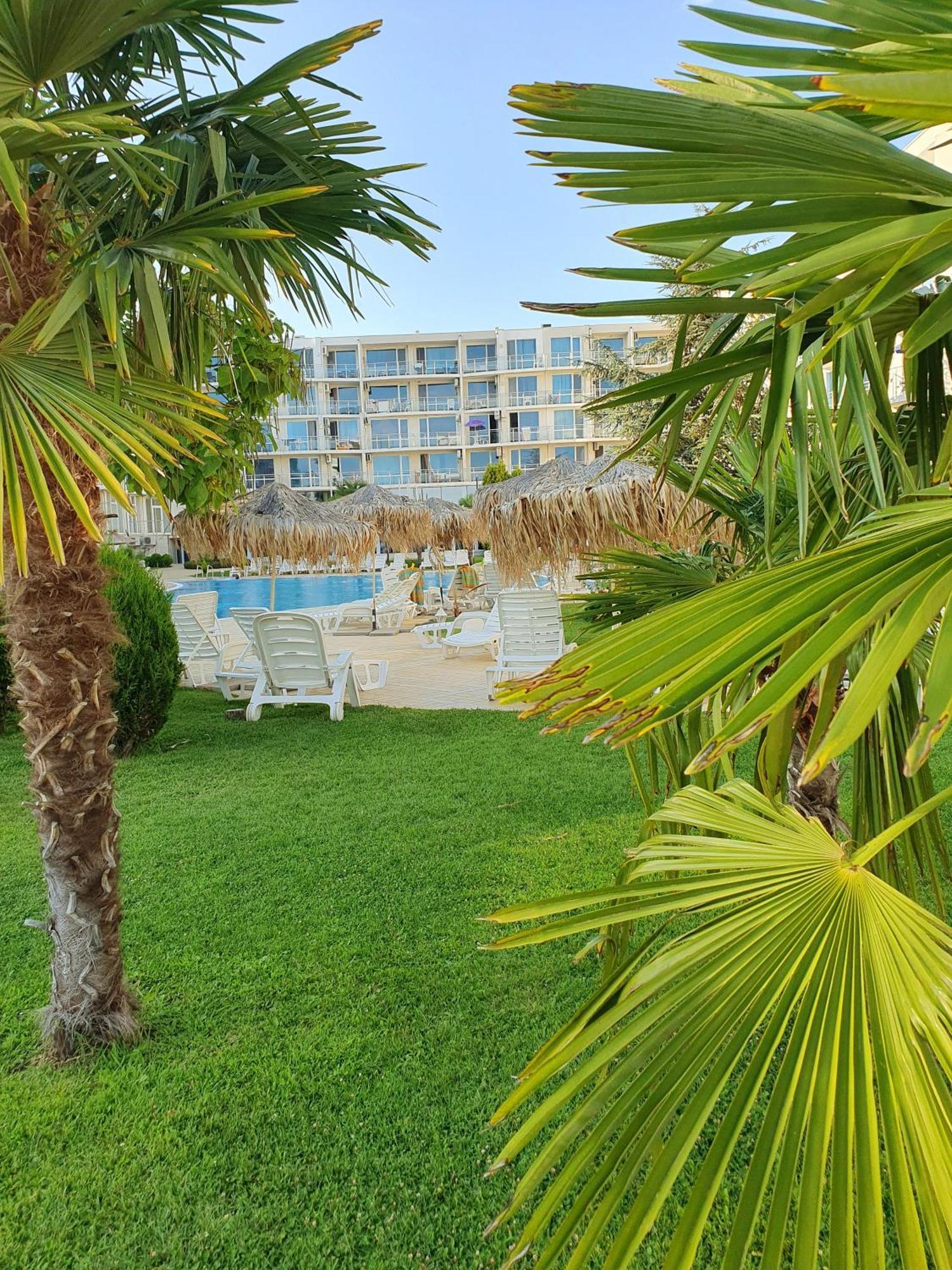 Elena'S Lux Aparthotel - Town & Sea View - Atlantis Spa Szarafovo Kültér fotó