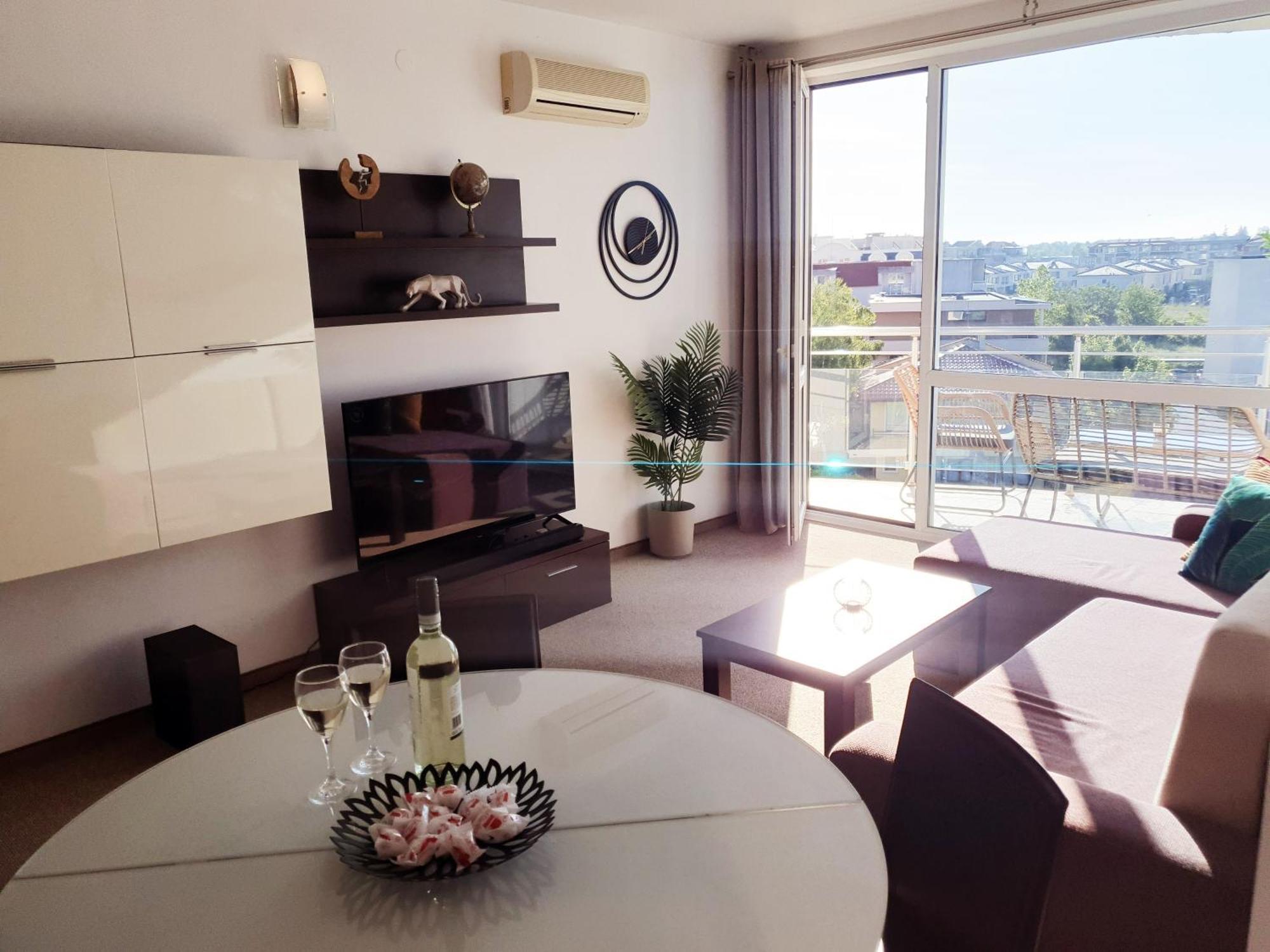 Elena'S Lux Aparthotel - Town & Sea View - Atlantis Spa Szarafovo Kültér fotó